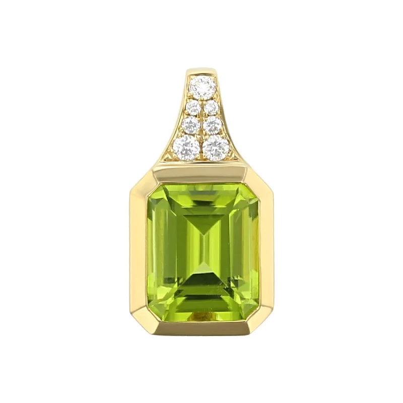 Women’s woven necklaces-Peridot 14kt Yellow Gold Pendant with Diamonds