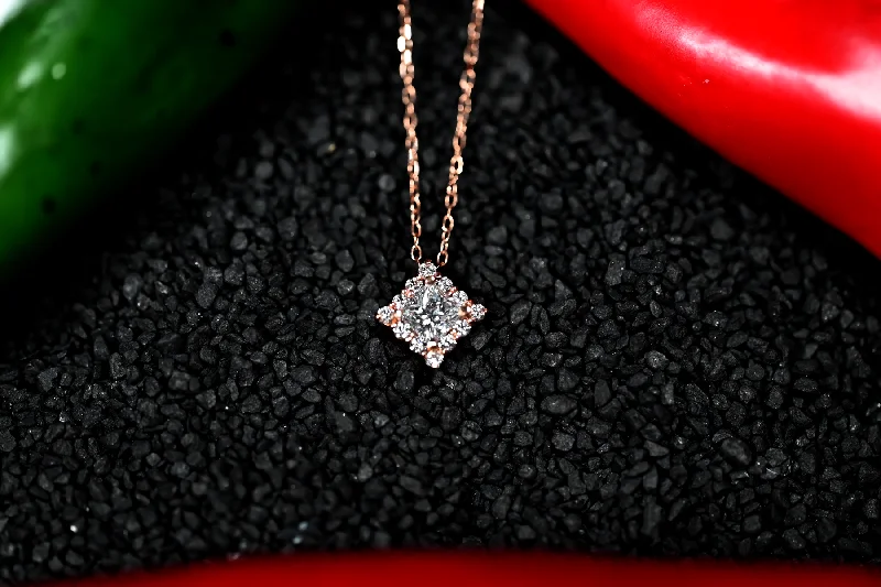 Women’s adjustable necklaces-.76CT PRINCESS CUT NATURAL DIAMOND PENDANT