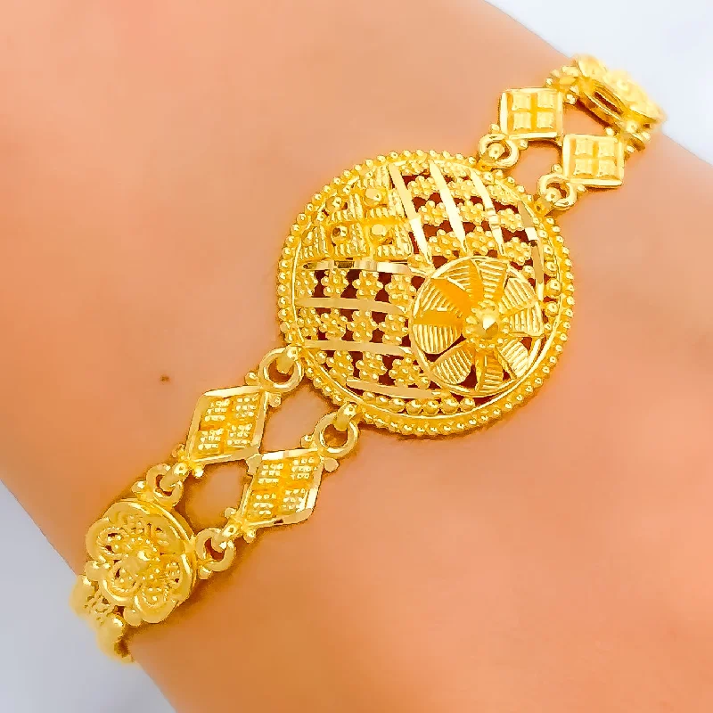 Women’s gold bracelet-Upscale Gold Flower Bracelet